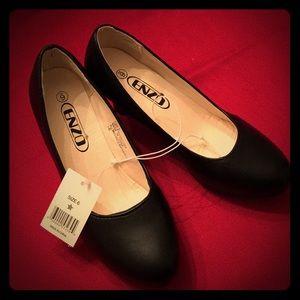 Enzo Size 6 Black Pumps